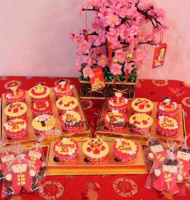 Merry Go Round - Cupcakes &amp; Cakes: Chinese New Year Cupcakes and Cookies!