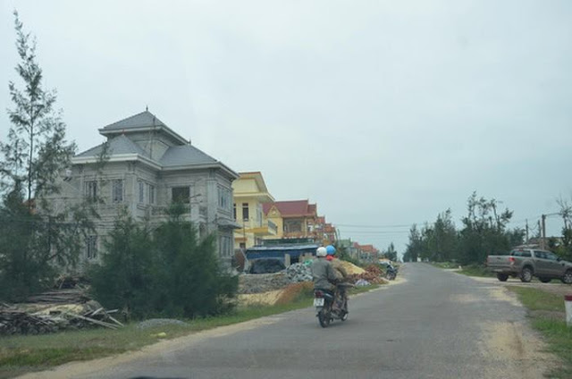 Đột nhập làng biệt thự ‘nơi gió Lào cát trắng’ Quảng Bình