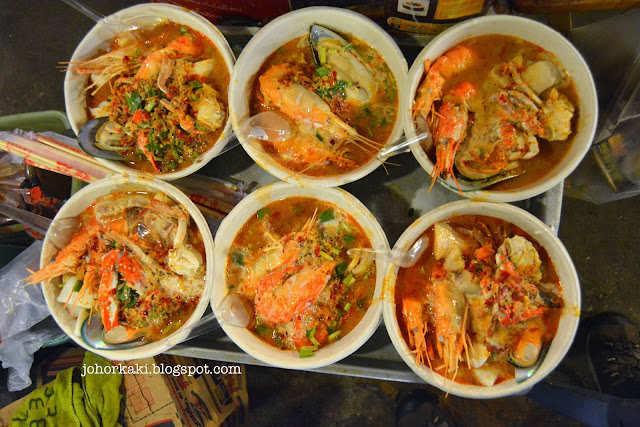 Rod-Fai-Vintage-Market-Seafood-Tom-Yam-Bangkok