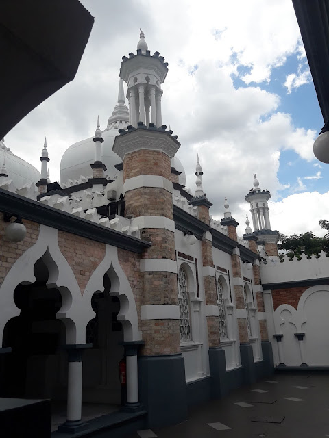 Masjid besar di kualalumpur