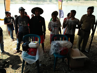 PERLOMBAAN BALAP PRAHU DALAM RANGKA HUT RI YANG KE 73