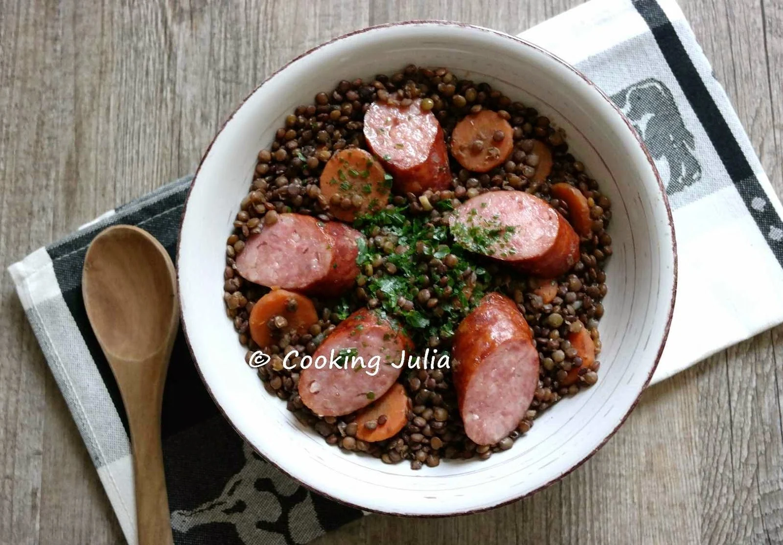 COOKING JULIA : SAUCISSES DE MONTBÉLIARD AUX LENTILLES VERTES