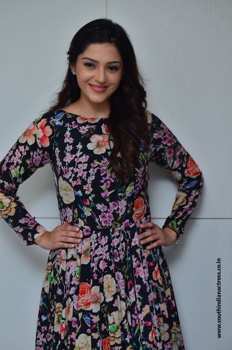 Mehreen Pirzada at Naturals Salon launch