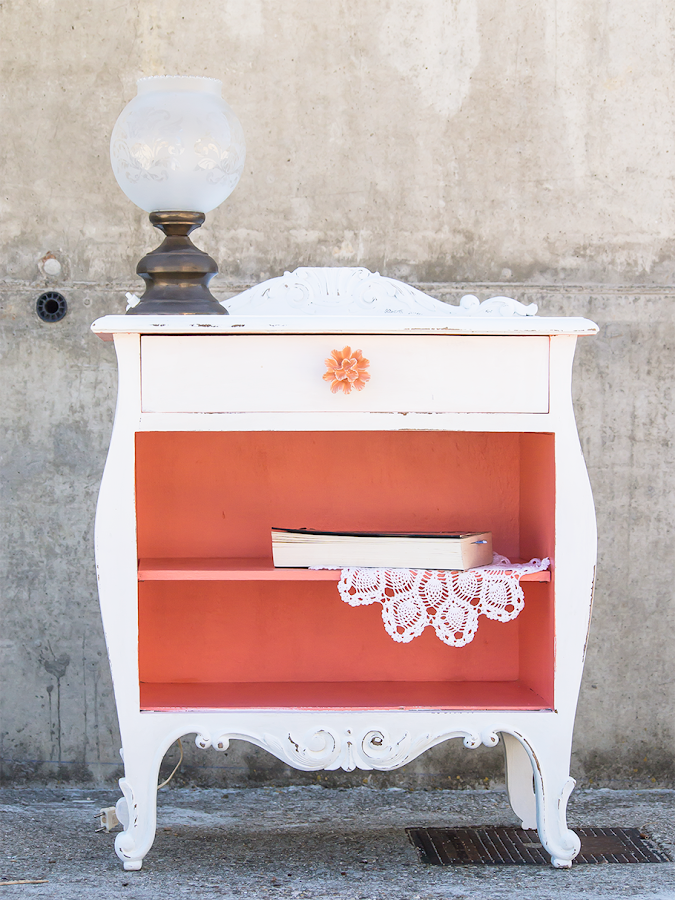 Mesita recuperada Flo