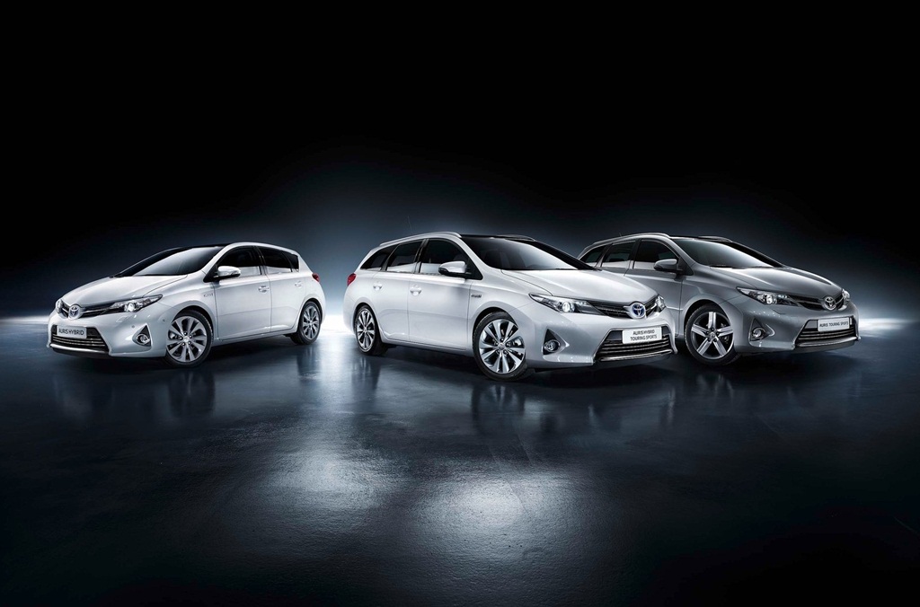 Toyota Auris Touring 2013 Car Wallpapers