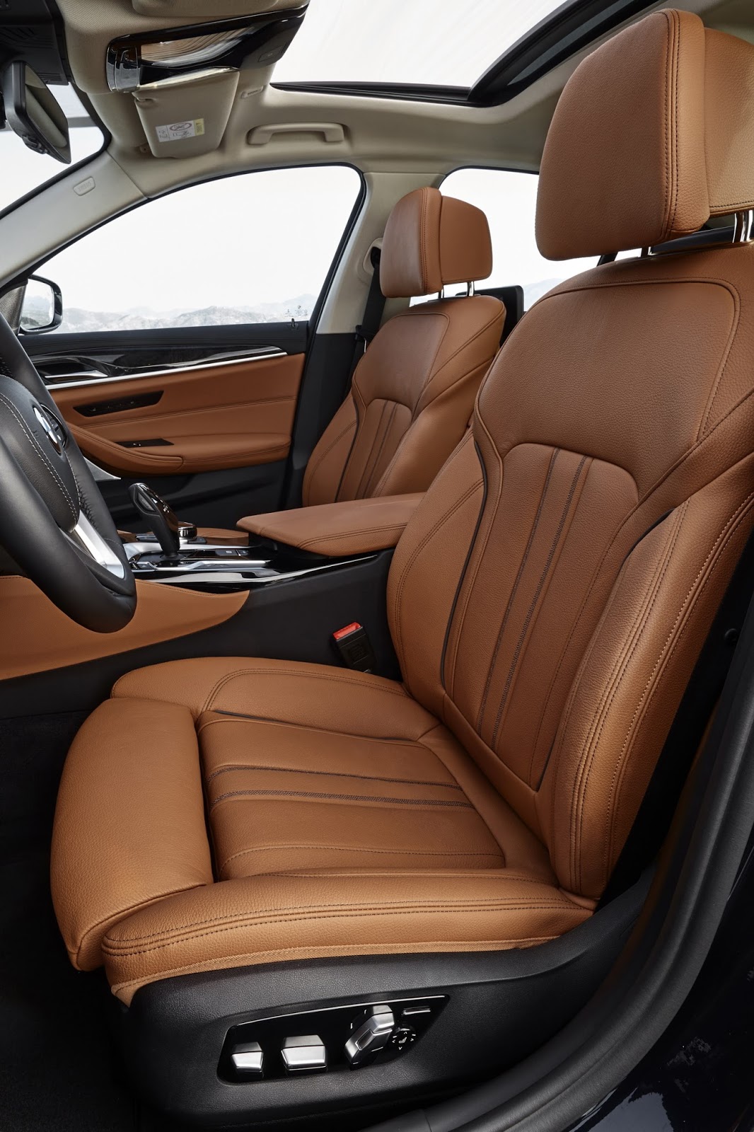 2017-BMW-5-Series-135.jpg