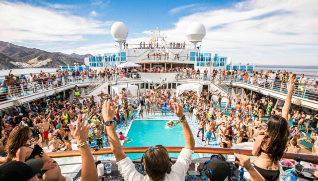 Cruise Break - Party On Boat - Poracci In Viaggio cruise-break-pool-party-poracci-in-viaggio