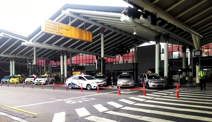 terminal C kedatangan penumpang