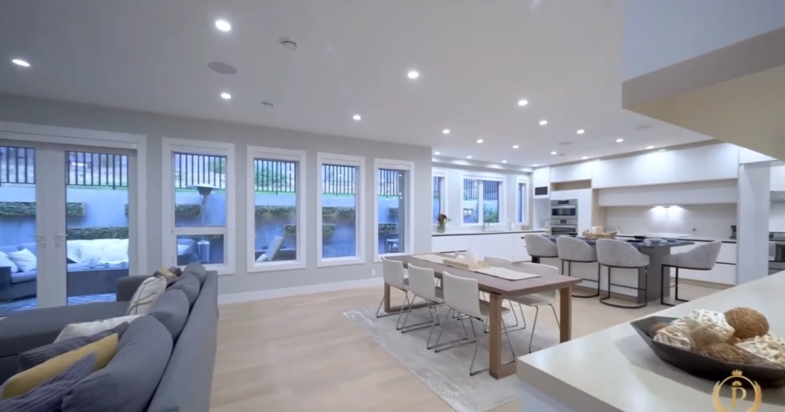 29 Interior Design Photos vs. 4324 Glencanyon Dr, North Vancouver Luxury Home Tour