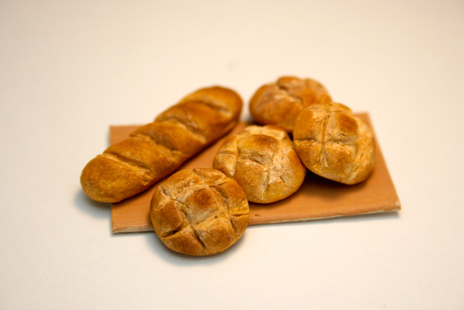 ES: French and rustic bread loaves