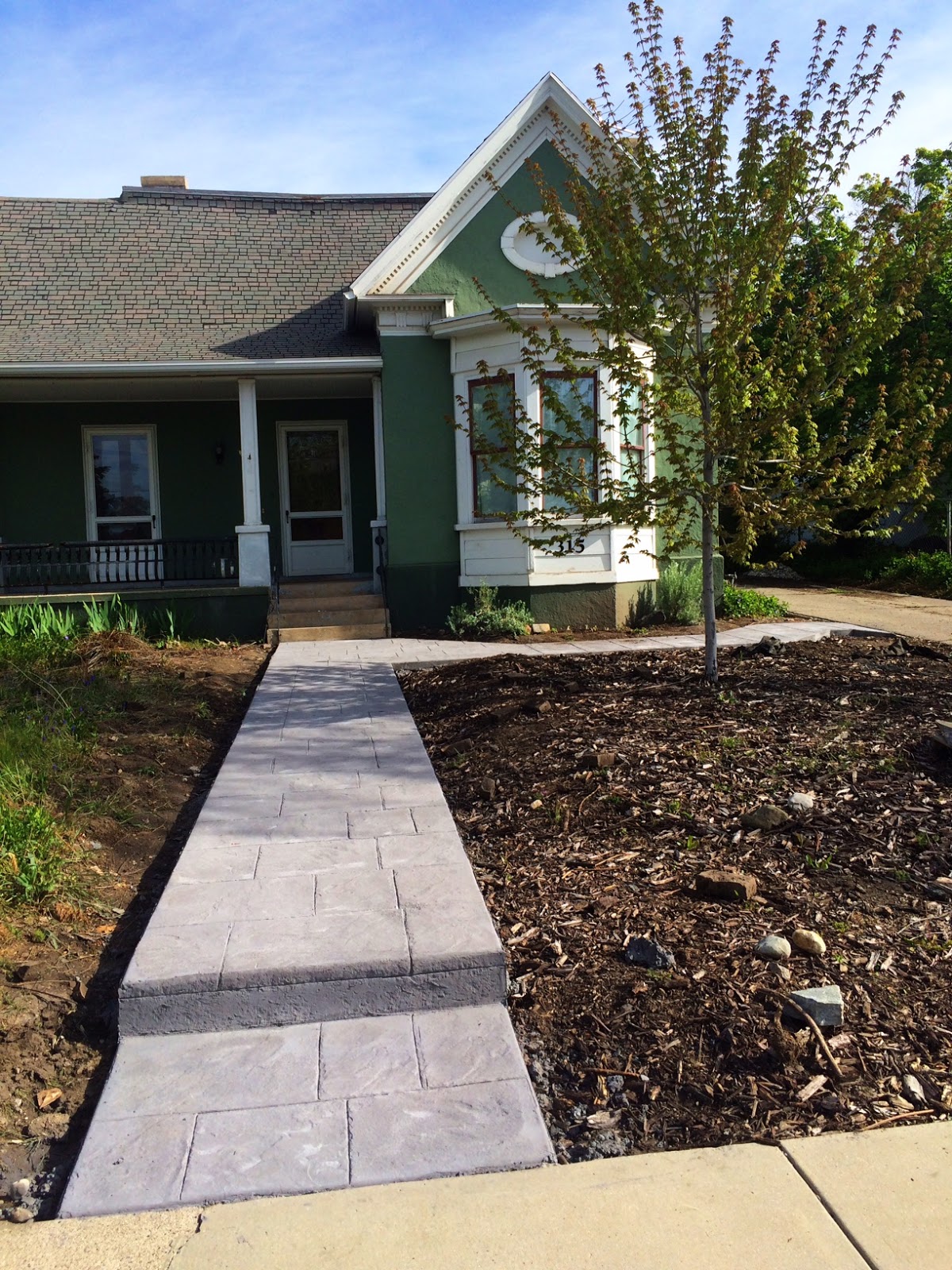 Utahredrock: Transforming my front yard: The new walk
