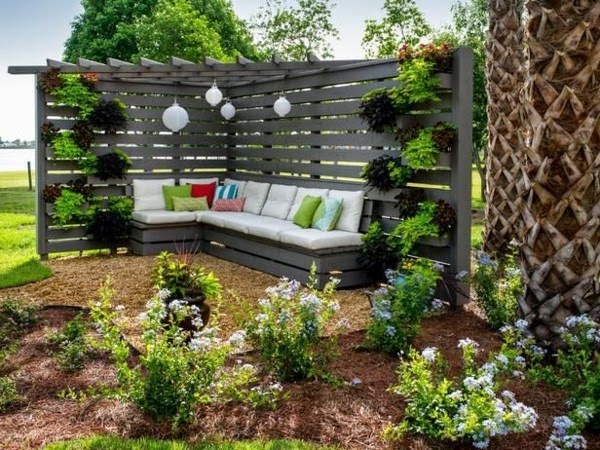 Relax in the seating area in the garden!