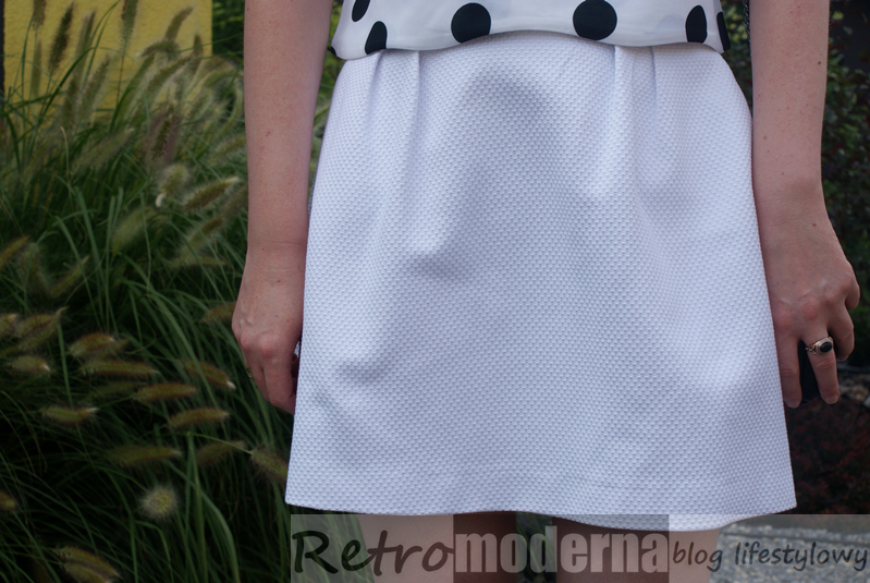 Biała spódnica z Mohito
