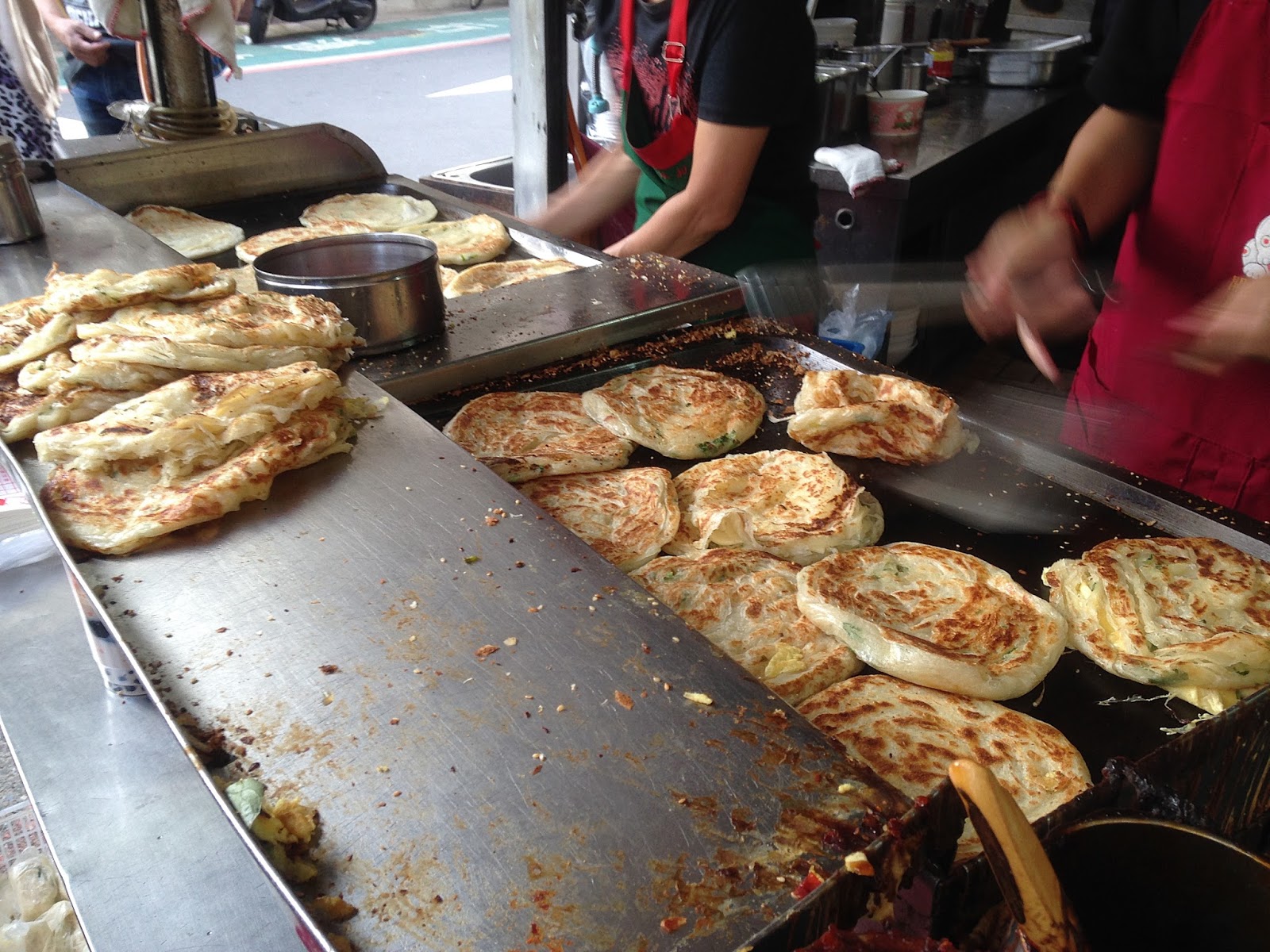 FoodieFC Fried Scallion Pancakes 天津葱油饼 (Taiwan, Taipei)
