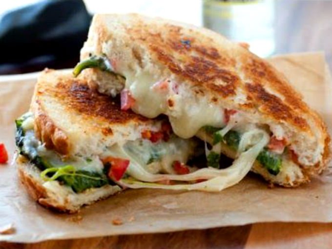 SANDWICH CON QUESO OAXACA
