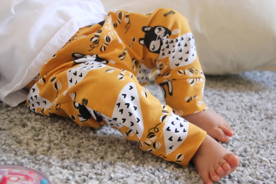 DIY Tutorial y patrones legins de bebé. Patrones gratis ropa bebe.