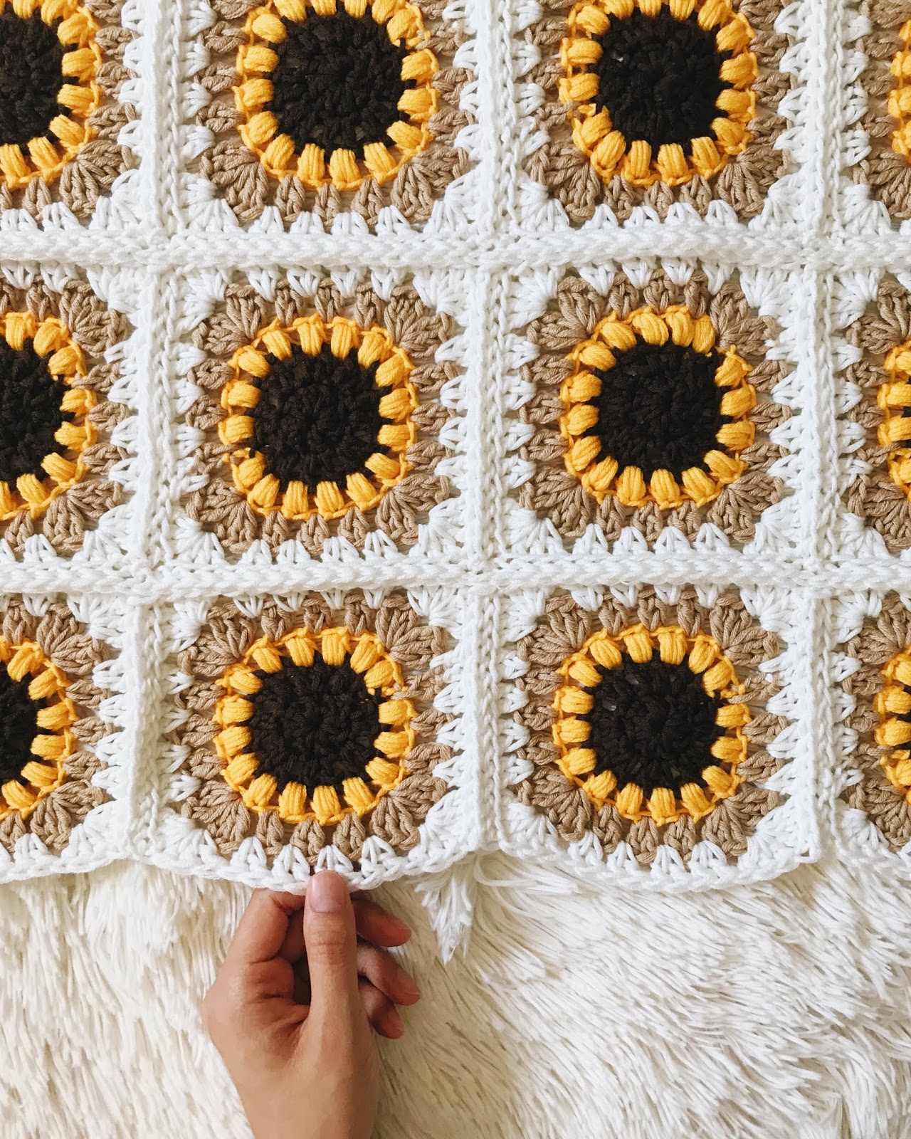 brenna-ann-handmade-free-crochet-pattern-the-sunflower-blanket-by