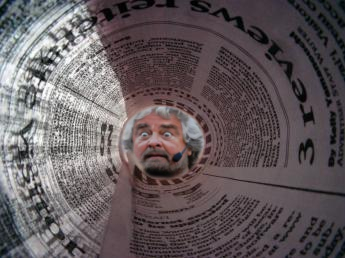 Beppe-Grillo-M5S-Delinquere-informazione-fascista
