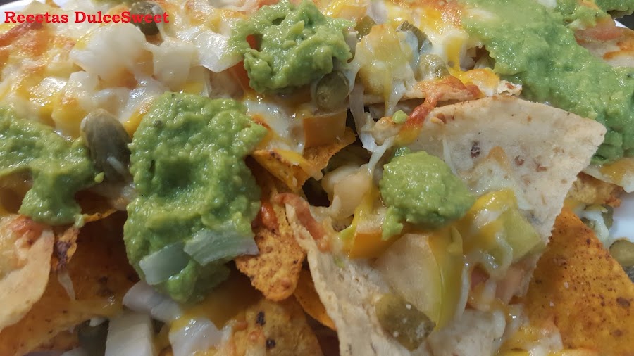 Receta nachos con queso y guacamole