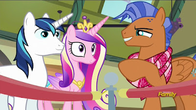 Shining Armor, Cadance and Spearhead at the art show