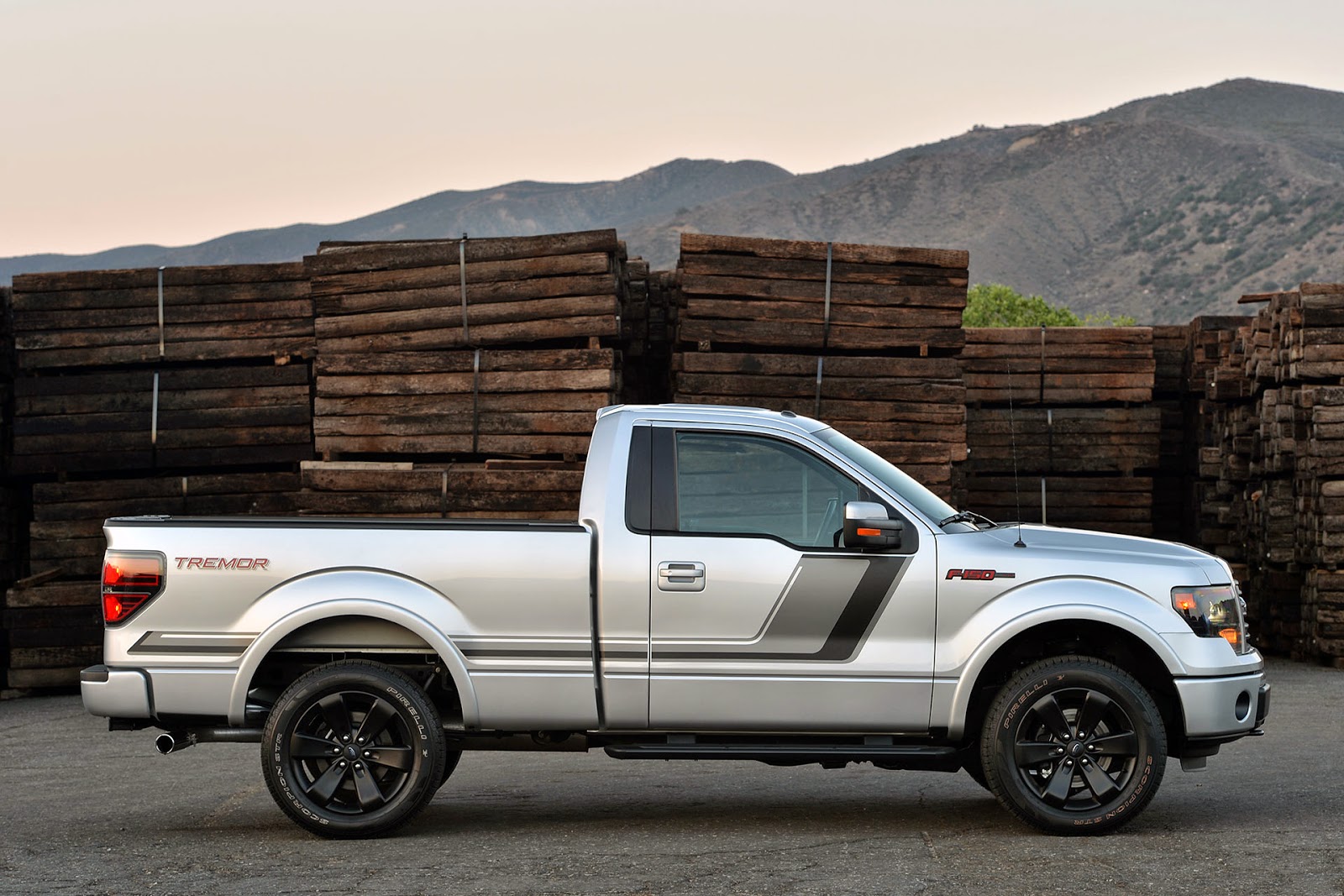 Ford f150 svt lightning 1993. Chevrolet silverado 2013. Пикап toyota tacoma. Dodge dakota 2008. Тойота такома 2010.