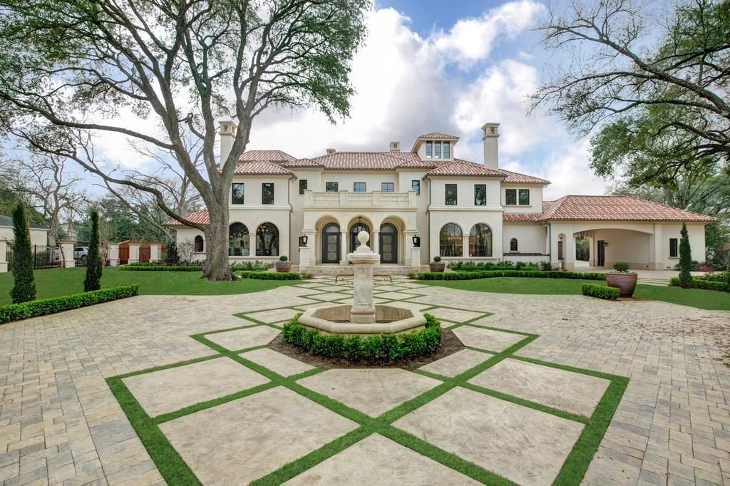 A New Standard in Luxury in the Exclusive Neighborhood of Old Preston