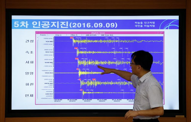 Ryoo Yong-gyu, Earthquake and Volcano Monitoring Division Director, points at a chart showing seismic waves observed in South Korea, during a media briefing at Korea Meteorological Administration in Seoul, South Korea, September 9, 2016.   REUTERS/Kim Hong-Ji
