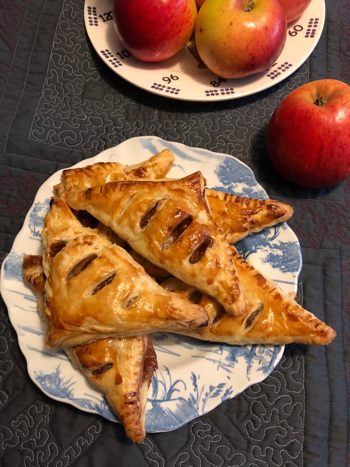 Chez Maximka Easy apple turnovers