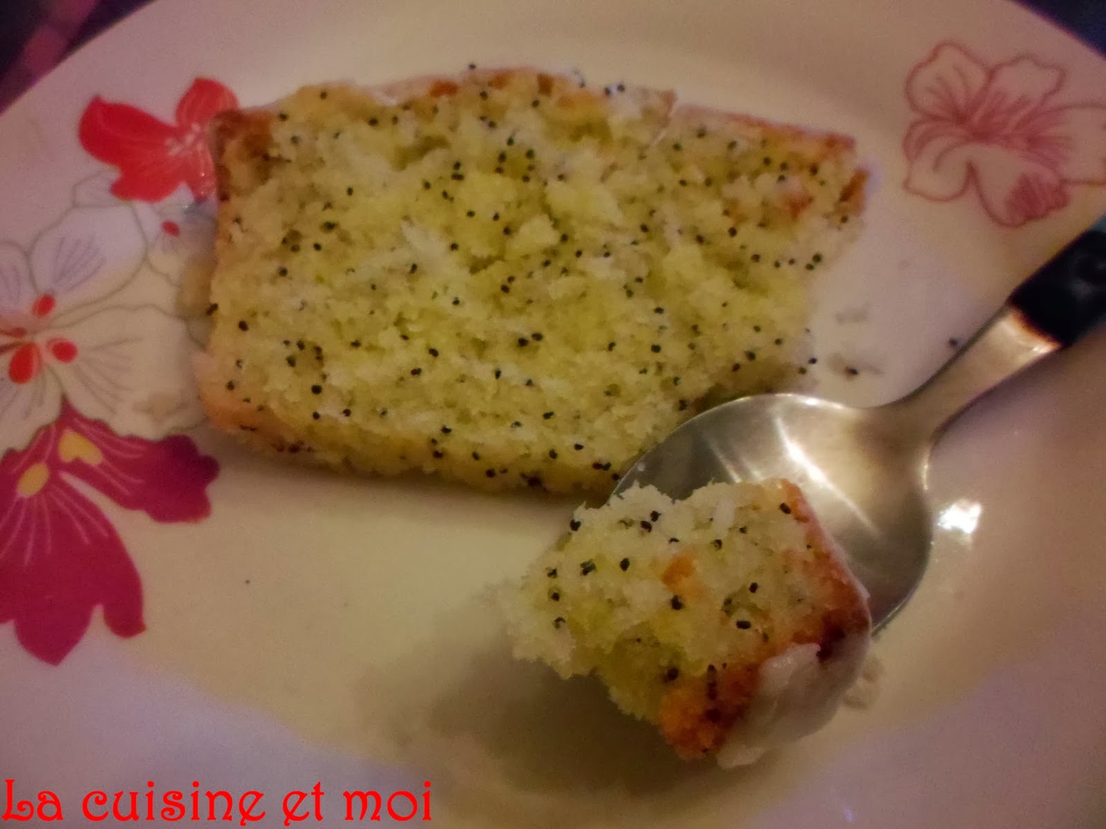 http://la-cuisine-et-moi.blogspot.fr/2014/01/cake-au-citron-aux-graines-de-pavot.html