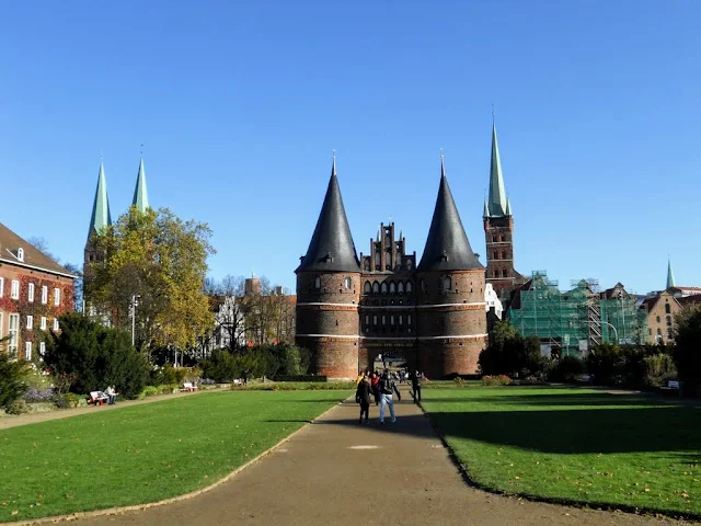 Day trips from Hamburg: Holstentor in Lübeck