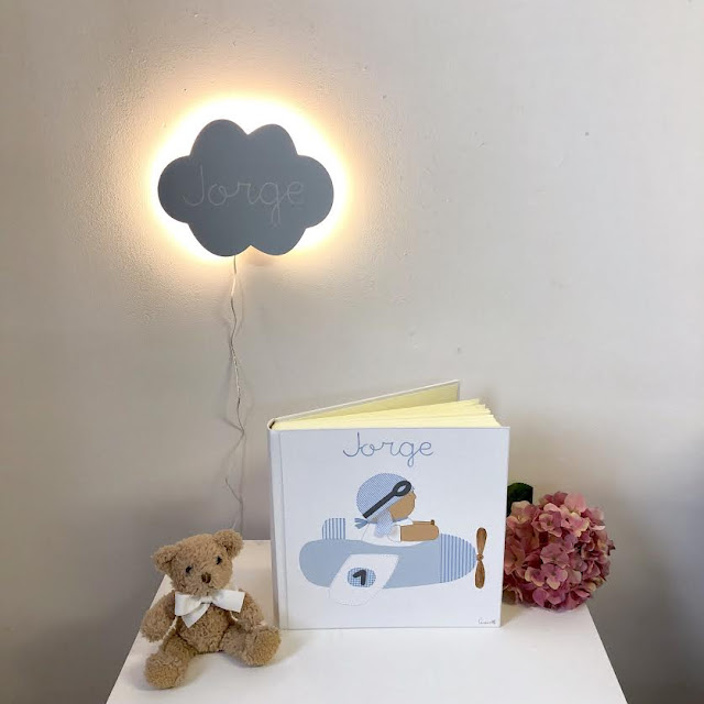 Ideas regalo para bebés : álbum y aplique de nube para la pared