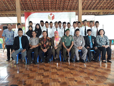 PENGAMBILAN SUMPAH DAN PELANTIKAN PANWASLU DESA SE-KECAMATAN PLUPUH