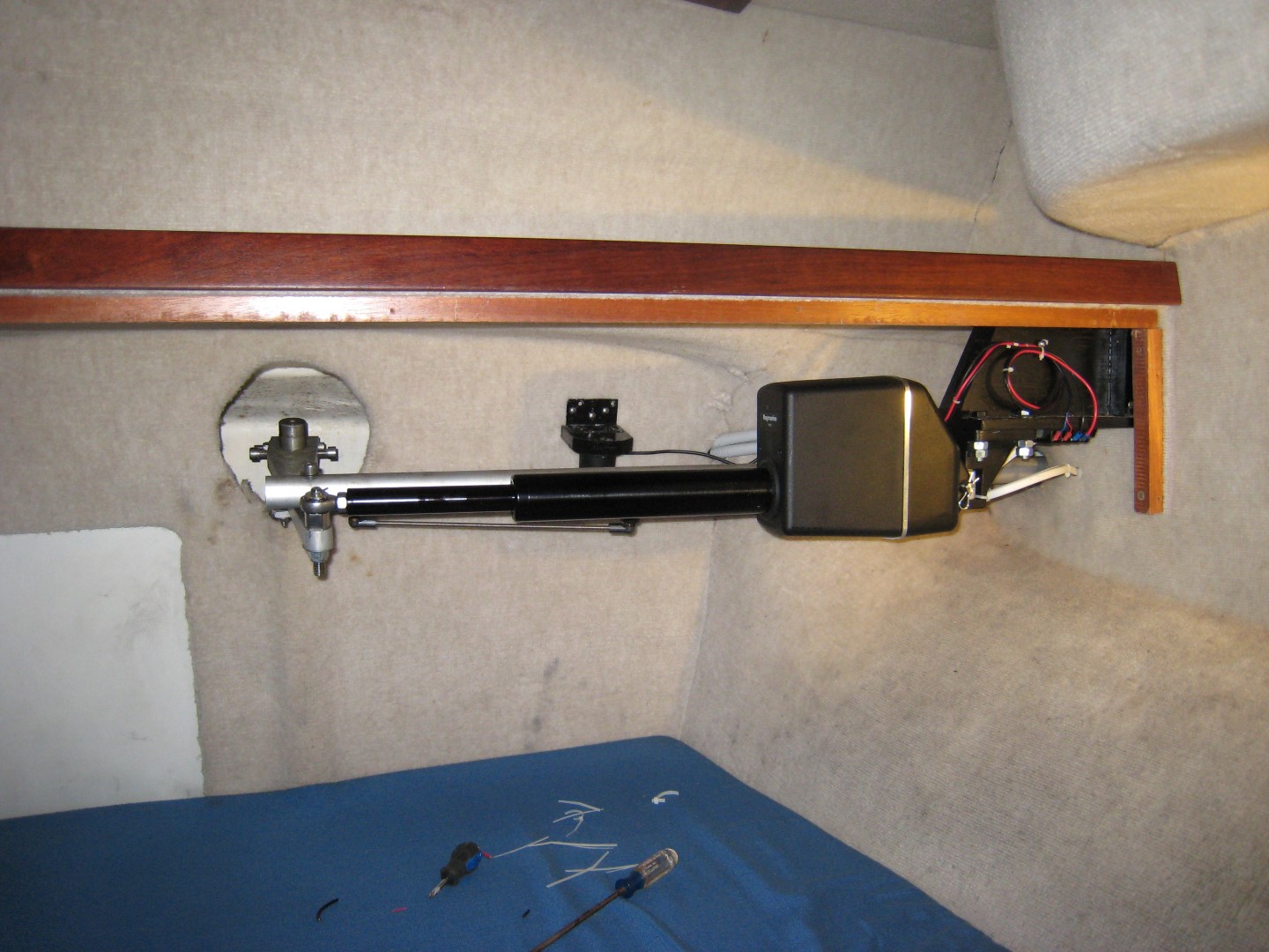 McCraw Sails More autopilot installation