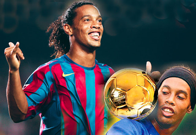 Gambar ilustrasi Ronaldinho dengan bola emas
