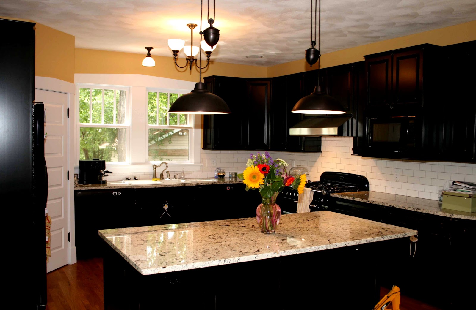 Kitchen Design Ideas with Dark Cabinets