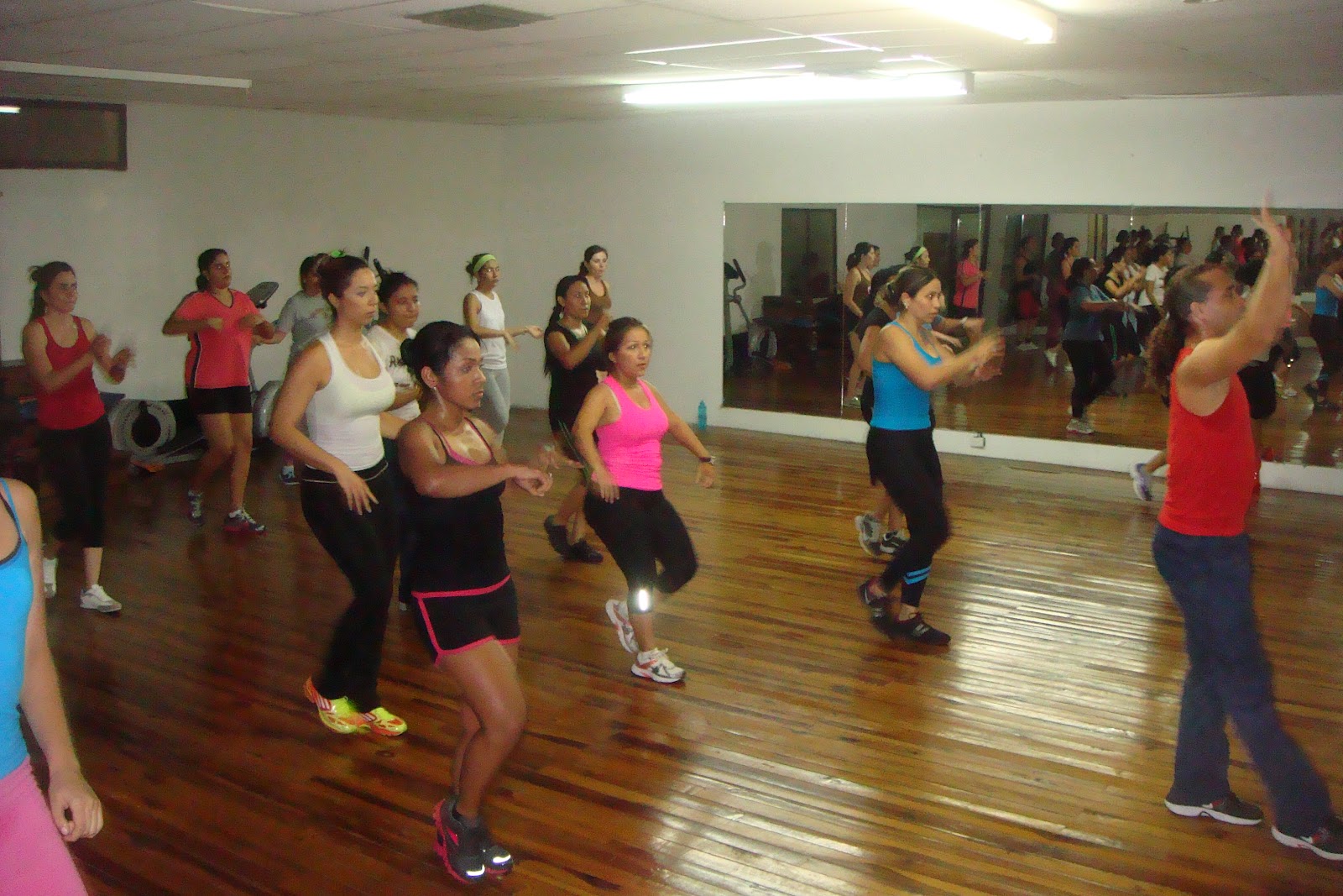 C M D GO FITNESS: CLASE DE RUMBA