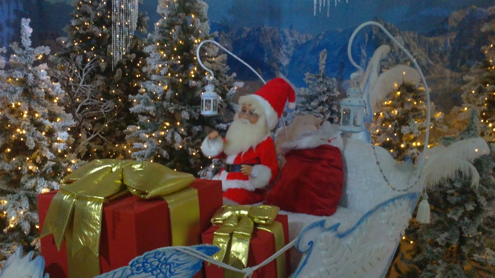 Pebbles and LBs Blog Father Christmas at Chessington Garden Centre