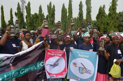 Abuja Residents Storm National Assembly With Lamps Over Lack Of Power Supply Nesi3