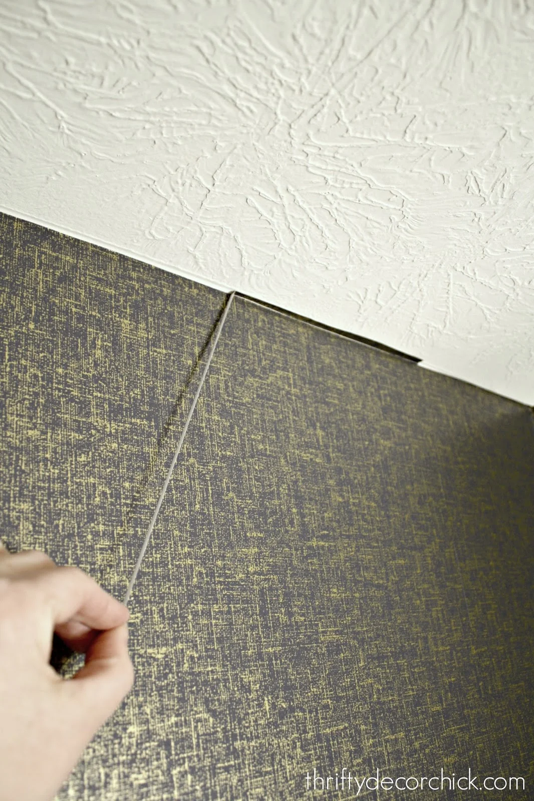 How to clean up edge on wallpaper