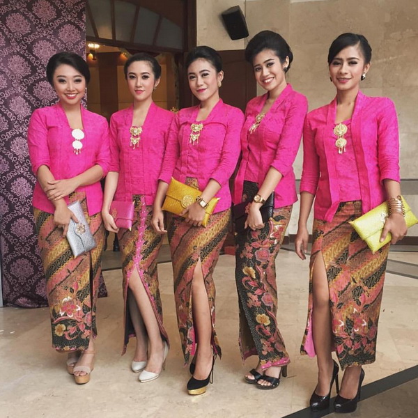 Model Baju Kebaya Kutubaru Pink Rok Batik - Inspirasi 
