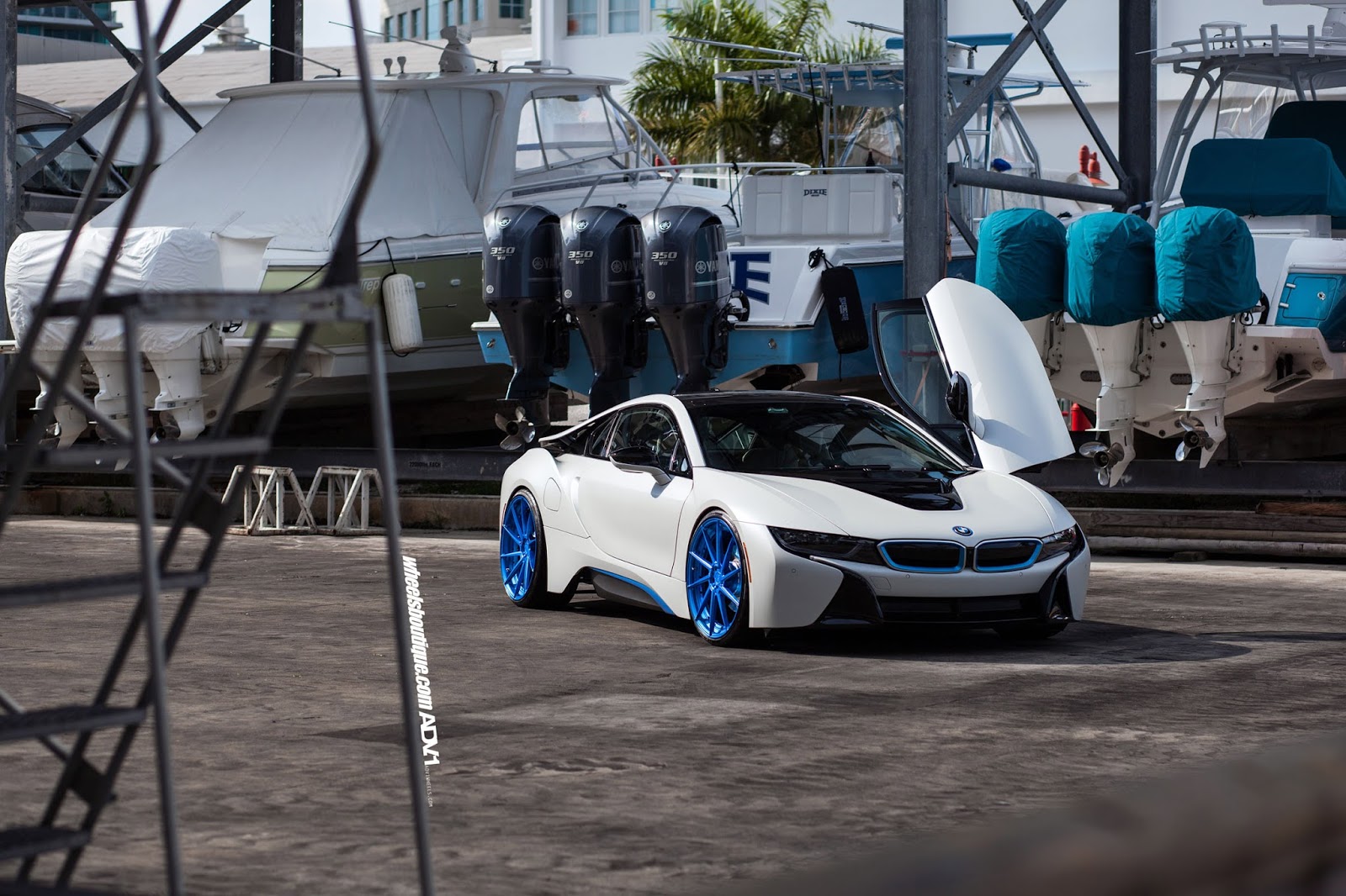 BMW i8 on adv1