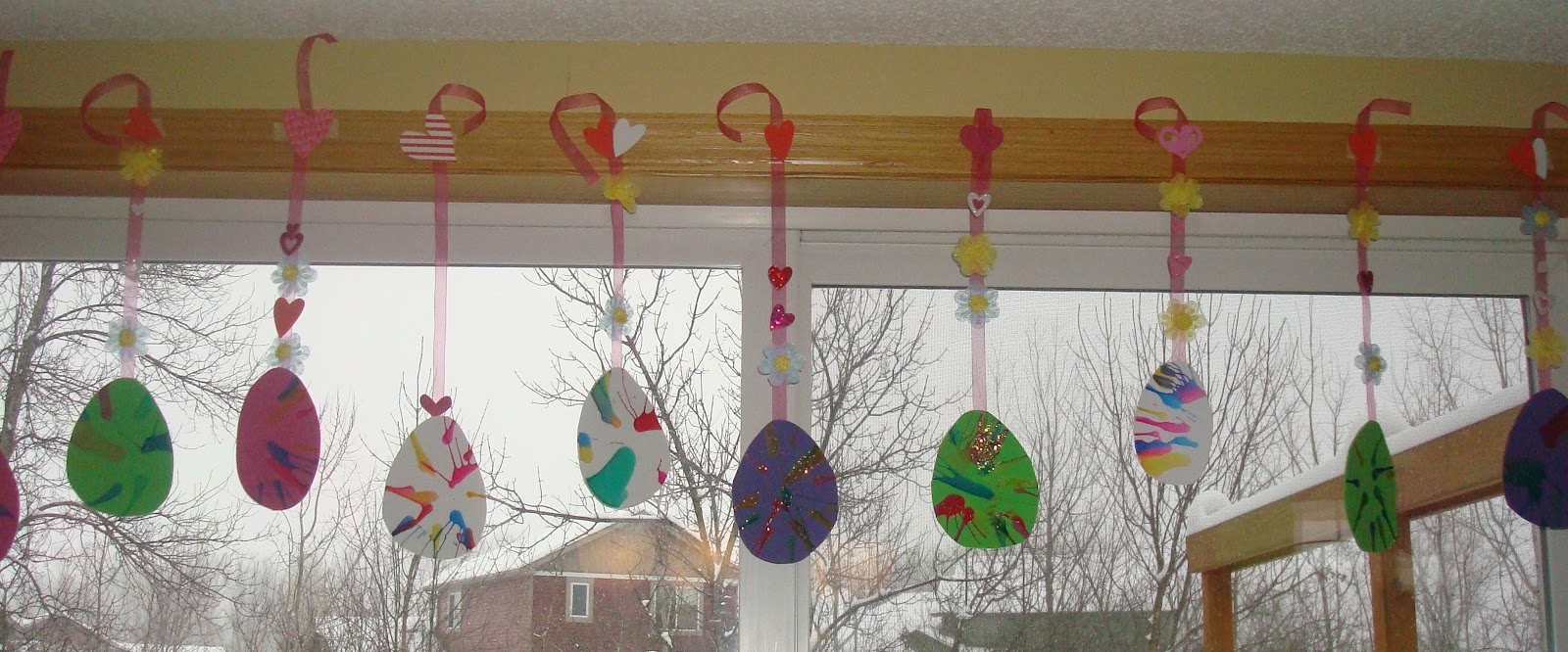LoveNLoot Salad Spinner Easter Egg Garland