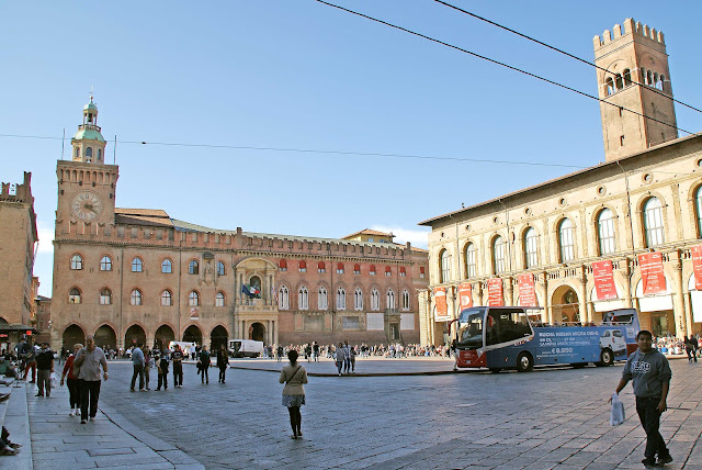 Piazza-Maggiore-Bolonia-Italia