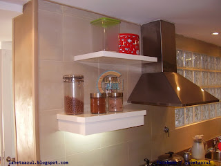 La Veta Azul: Mueble de Cocina Laqueado en Blanco Brillante