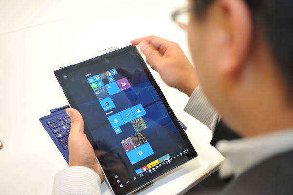 Surface Pro 4在平板與筆電功能間的轉換非常順暢。