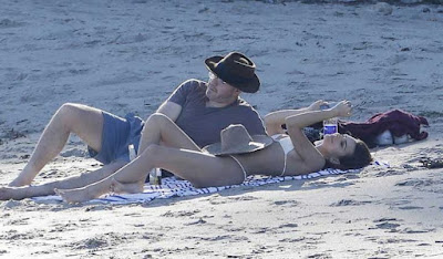 @InstaMag - Actress-model Emily Ratajkowski was spotted getting cosy to her boyfriend Jeff Magid during a beach outing in Tuscany. emily-ratajkowski-gets-cosy-with-beau-at-beach