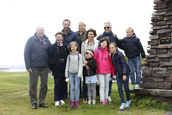  Crown Prince Haakon and Crown Princess Mette-Marit of Norway, Princess Ingrid Alexandra and Prince Sverre Magnus, Princess Martha Louise of Norway and her husband, Ari Behn and their daughters Maud Angelica, Leah Isadora, Emma Tallulah