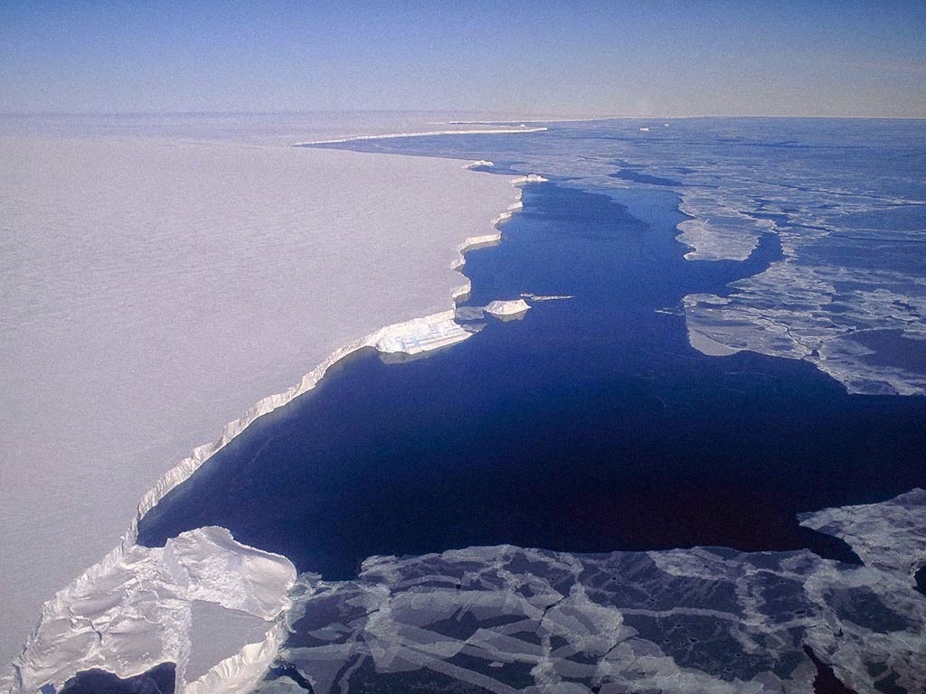 Крупное море северного ледовитого океана. Атлантический Ледовитый океан. Моря Северного Ледовитого океана. Океан Северный Ледовитый океан. Мурманск Северный Ледовитый океан.