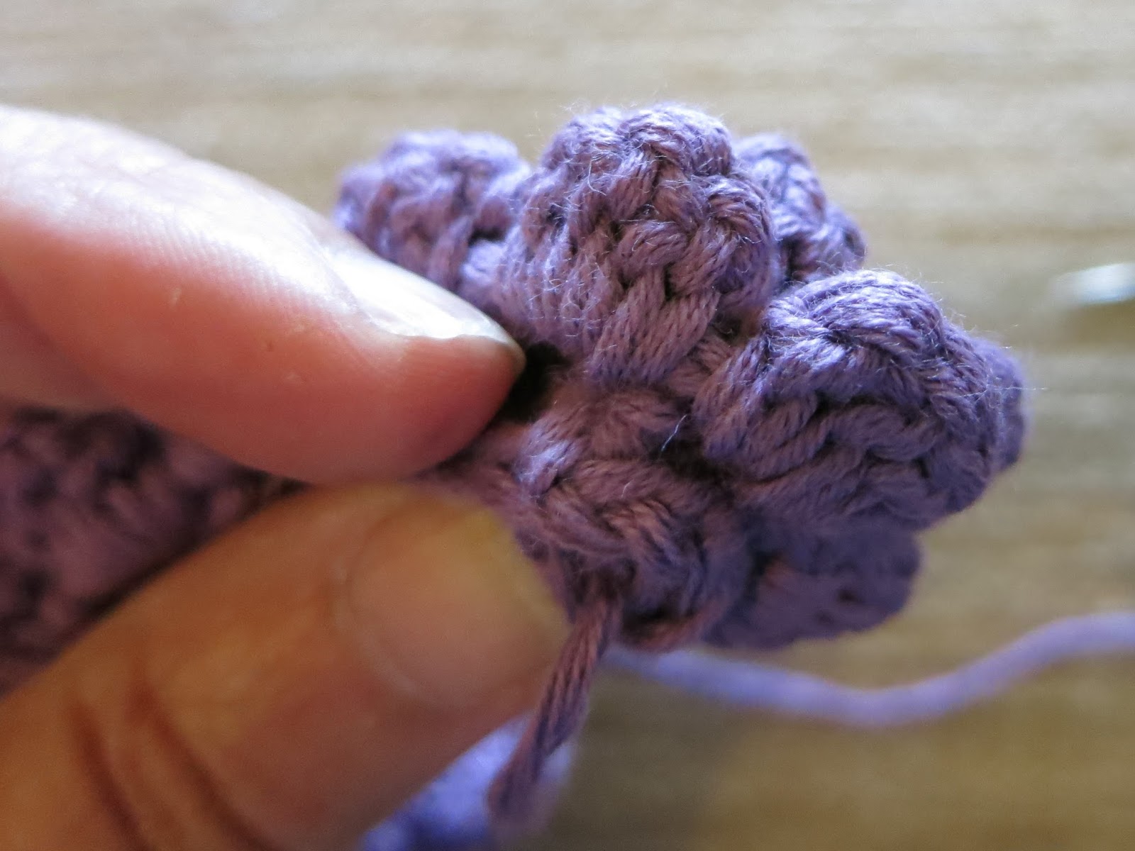 Mrs Craftypants Free crochet flower, stem and leaf pattern.