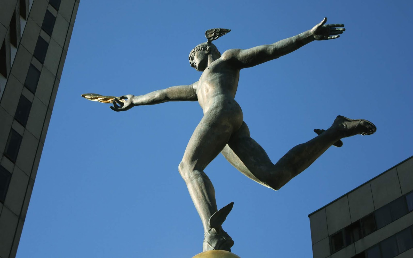Меркурий в центре души. Меркурий Бог статуя. ЦМТ Гермес статуя. Меркурий ЦМТ скульптура. Меркурий Гермес Бог.